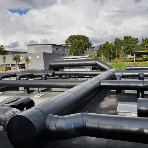 Refleksfri overfladebehandling aluminium udført på taginstallation i Hillerød – professionelt malet for lang holdbarhed og flot finish