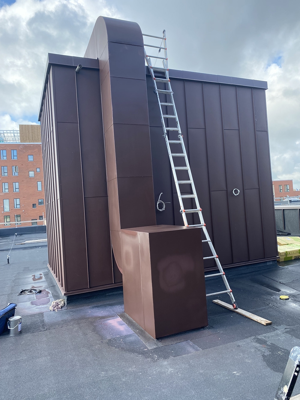 Korrosionsbeskyttelse af ventilationsafkast på tag i Hillerød, Nordsjælland